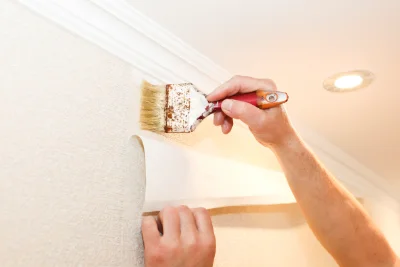 Pose de papier peint à Montignac-Toupinerie — revêtements muraux et toiles de verre